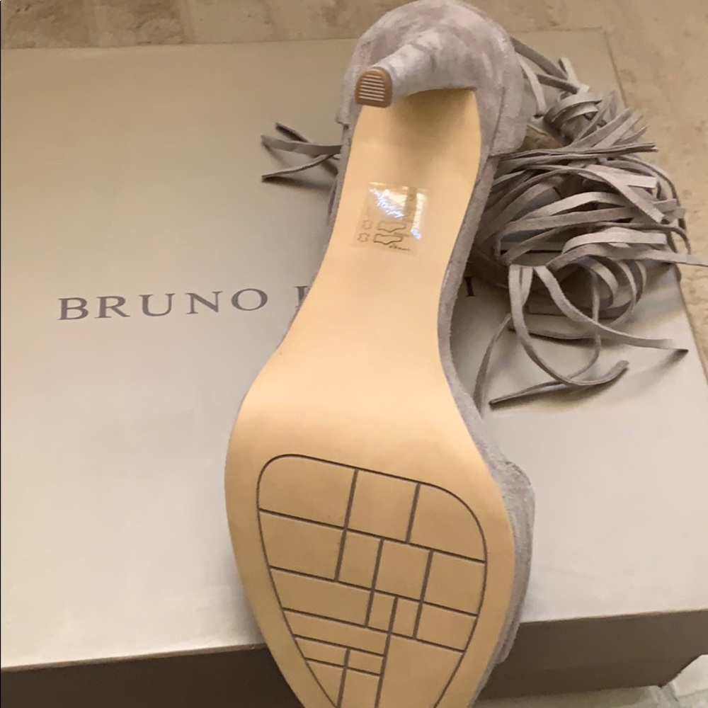 Heels - Picture 2 of 3